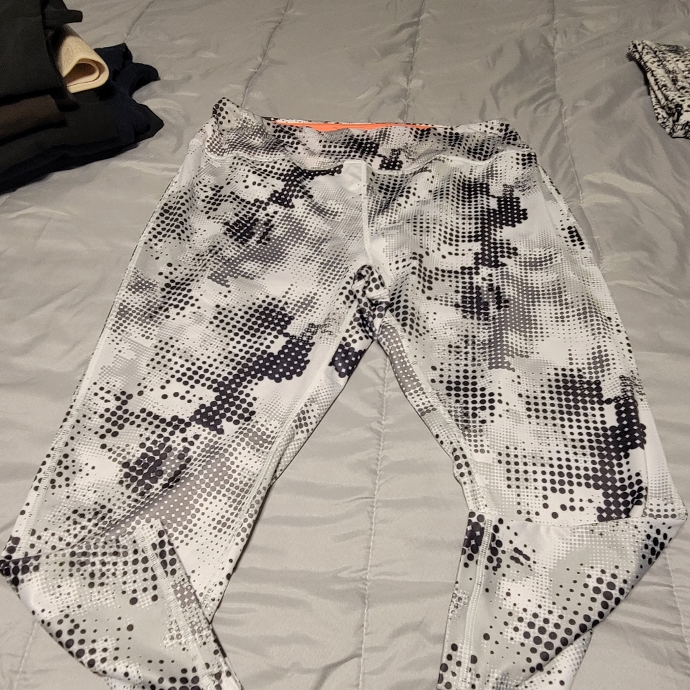 Athletic leggings